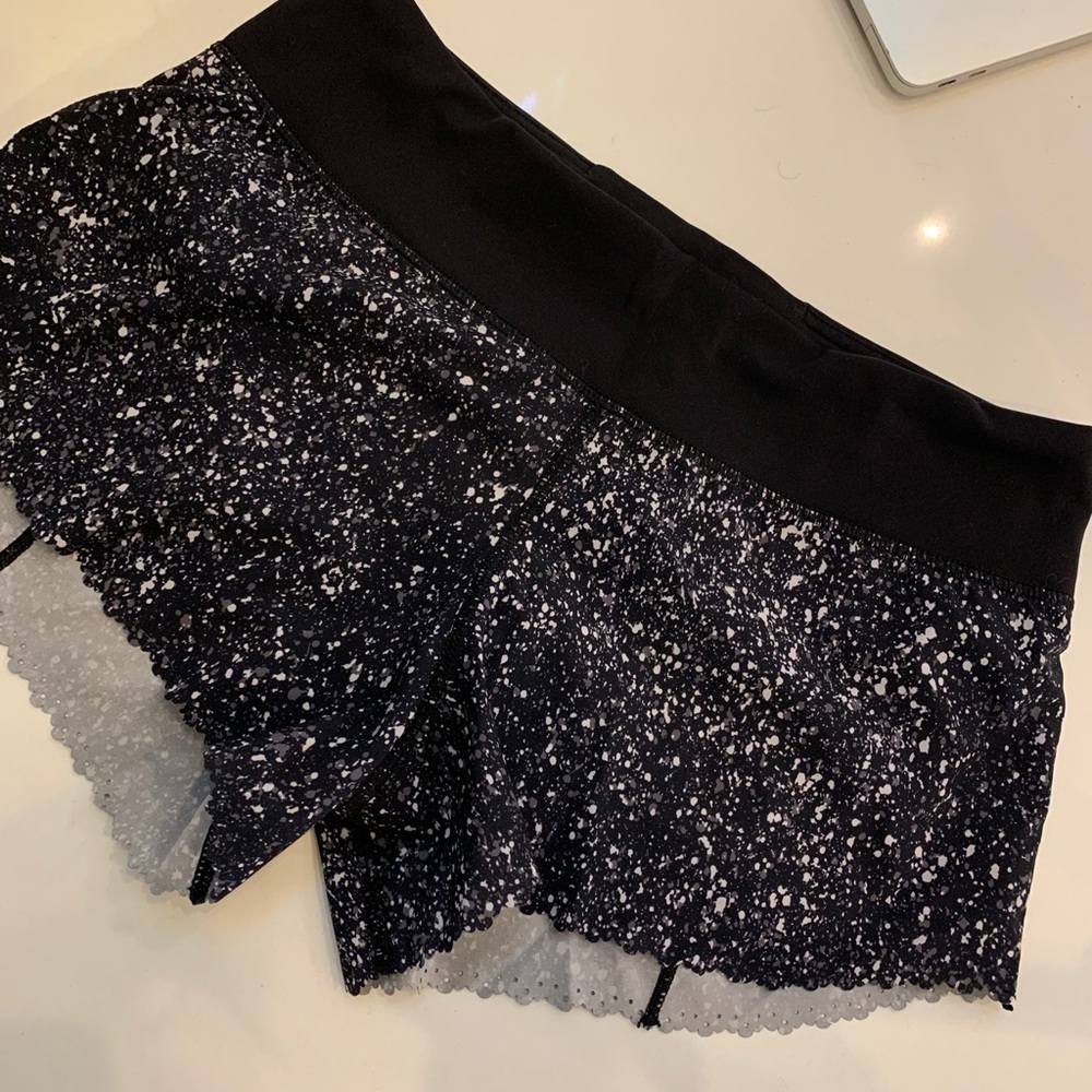 Lululemon shorts size 4 - like new